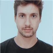Estudiante universitario imparte clase de distintos niveles y asignaturas